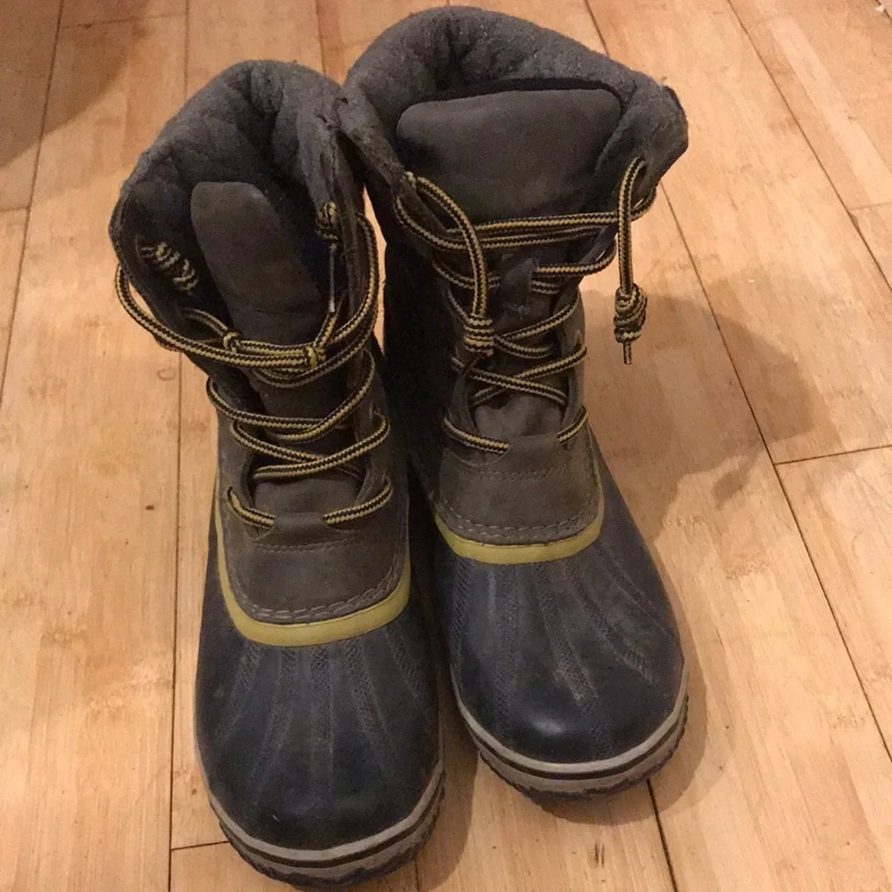 Sorel Olive and Black Winter Snow Boots